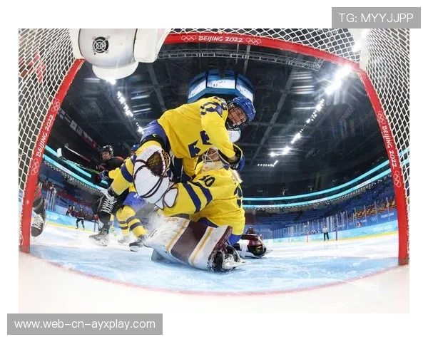 冰球守门员封堵三连击精彩 冰球守门员封堵三连击精彩